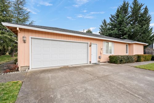 3402 Lone Pine Rd, Medford, OR, 97504-5635 | Card Image