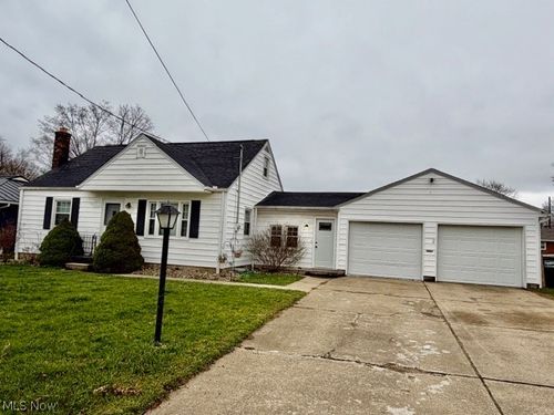 918 15th St Sw, Massillon, OH, 44647-7648 | Card Image