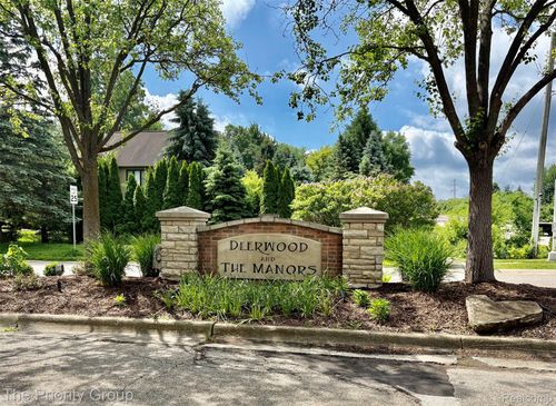 6248 Crest Forest Ct E, Clarkston, MI, 48348-4581 | Card Image