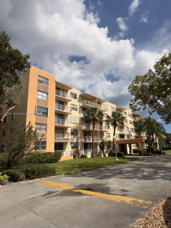 APT-2N - 500 Executive Center Dr, Condo with 2 bedrooms, 2 bathrooms and null parking in West Palm Beach FL | Image 17