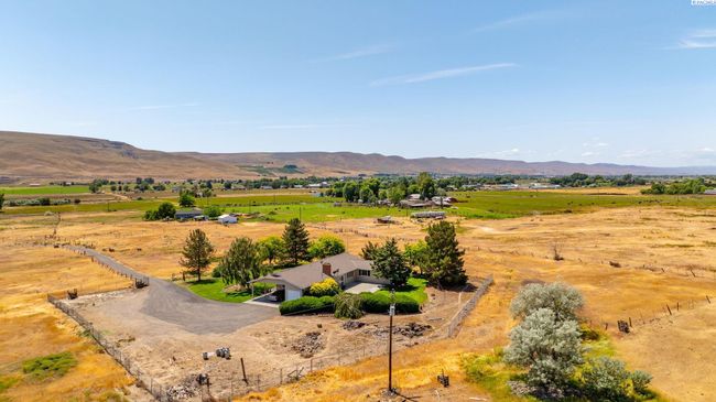 97010 W Good Rd, Home with 3 bedrooms, 3 bathrooms and null parking in Prosser WA | Image 33