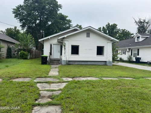 427 E 15th St, Baxter Springs, KS, 66713-1814 | Card Image