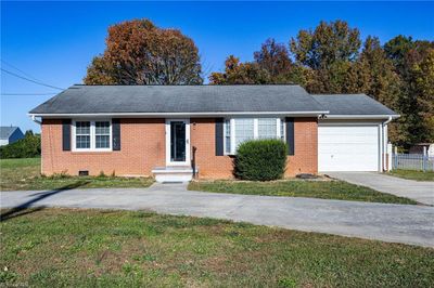 8 Forest Hill Road, House other with 3 bedrooms, 2 bathrooms and null parking in Lexington NC | Image 1