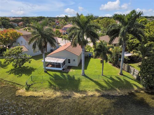 10627 Nw 7th St, Pembroke Pines, FL, 33026 | Card Image