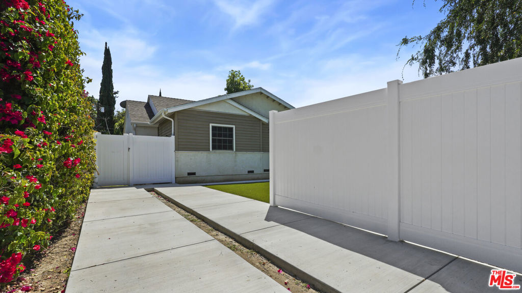 Residential Lease in Van Nuys 3