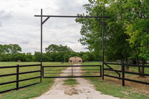 330 Kincannon Ln, Rhome, TX, 76078-3450 | Card Image