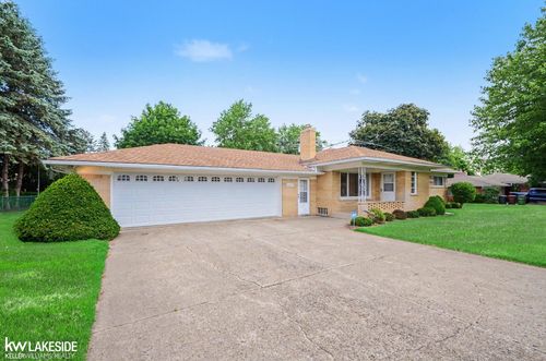 4455 Montgomery Dr, Shelby Township, MI, 48316-3921 | Card Image