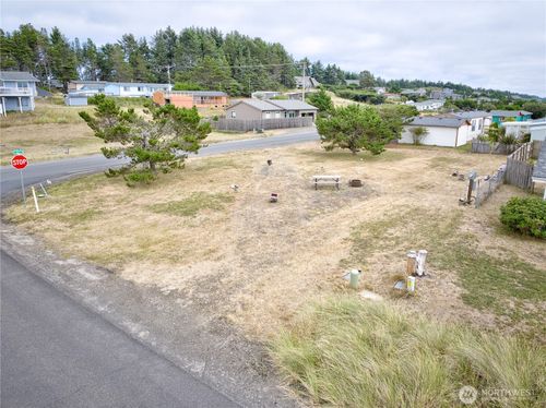 814 340th Pl, Ocean Park, WA, 98640-5871 | Card Image