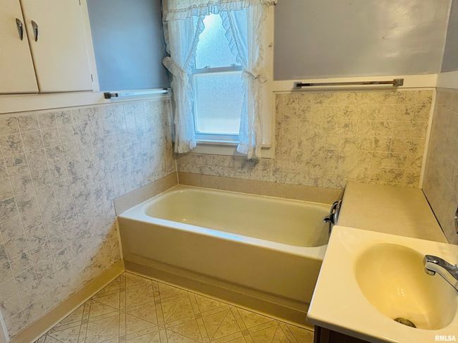 636 5 Th Ave S, House other with 3 bedrooms, 2 bathrooms and null parking in Clinton IA | Image 25