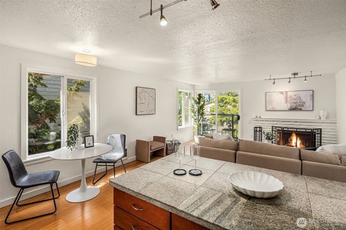 apt-4-1751 Nw 58th St, Seattle, WA, 98107-3045 | Card Image