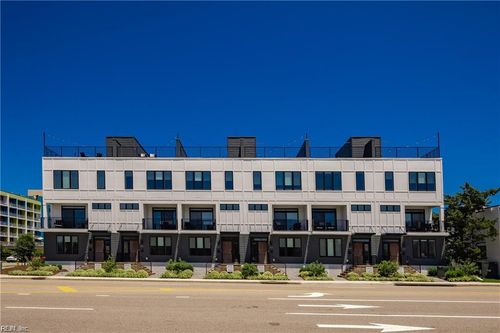 945 Pacific Ave, Virginia Beach, VA, 23451-3534 | Card Image