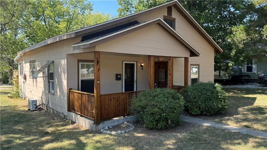 College St, Nevada, MO 64772