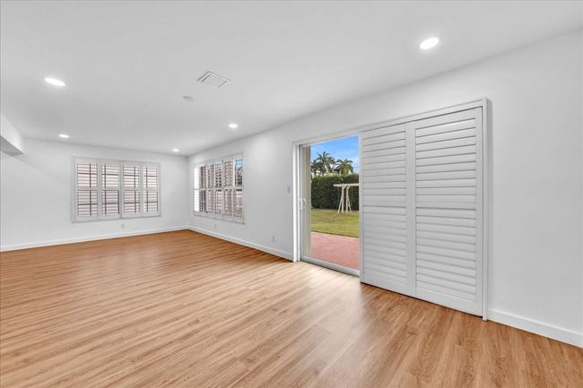 with Pass-Through Sliding Glass Door to Back Yard | Image 19