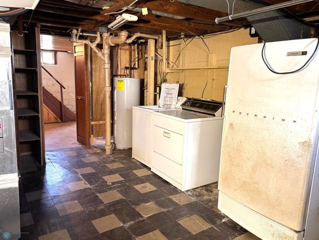 Lower laundry hookups | Image 30