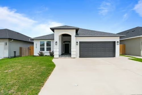 7714 Nadia Dr, Corpus Christi, TX, 78414-1422 | Card Image
