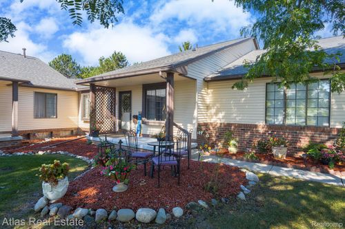 5007 Sandalwood Dr, Grand Blanc, MI, 48439-4261 | Card Image