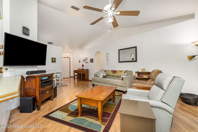 751 Glencove Ave Nw, House other with 3 bedrooms, 2 bathrooms and null parking in PALM BAY FL | Image 9