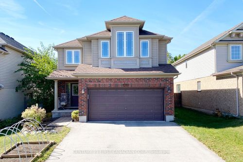 823 Oakcrossing Rd, London, ON, N6H0A4 | Card Image