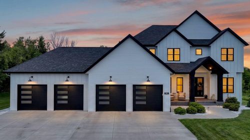 S8908 Chestnut Rd, Eau Claire, WI, 54701-1102 | Card Image