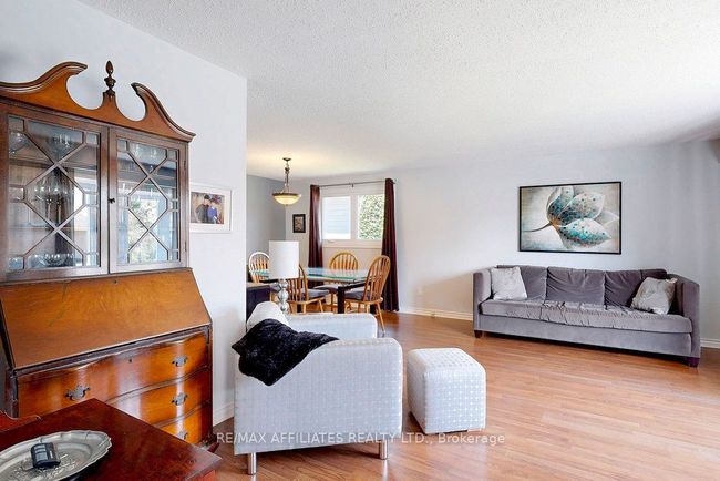 22 Red Maple Cres, House other with 3 bedrooms, 1 bathrooms and 2 parking in Gloucester ON | Image 8