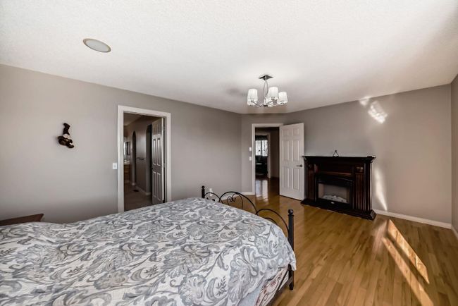 16 Valley Crest Gardens Nw, Home with 4 bedrooms, 3 bathrooms and 4 parking in Calgary AB | Image 15