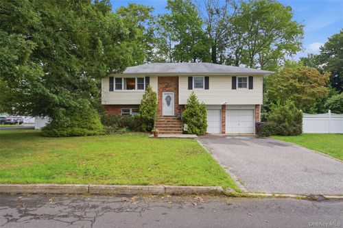 17 Jerome St, Smithtown, NY, 11787-5736 | Card Image