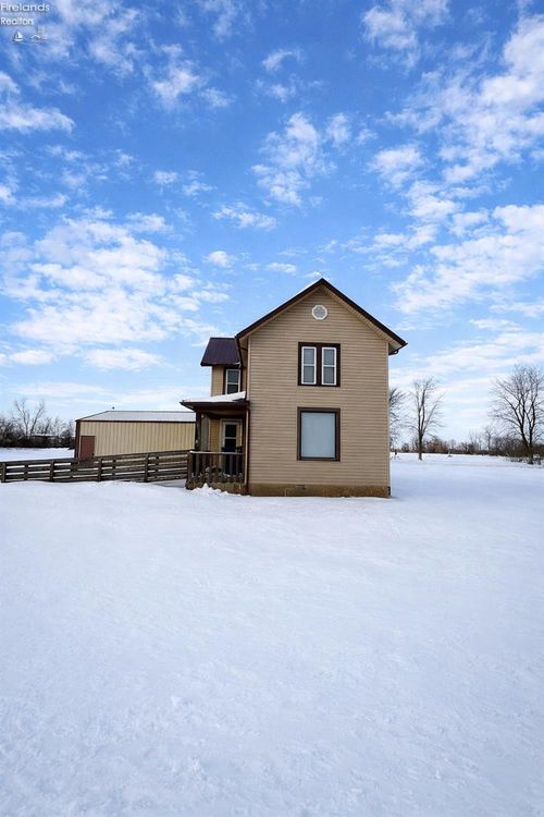 6991 W Lakeshore Dr, Port Clinton, OH, 43452-9414 | Card Image