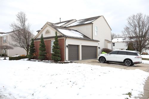 17752 Country Club Dr, Macomb, MI, 48042-1165 | Card Image