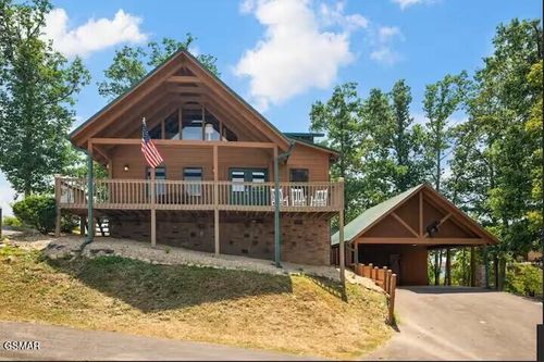 2491 Black Bear Ridge Way, Pigeon Forge, TN, 37862-8085 | Card Image