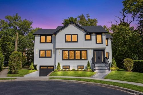 1 Garland Ln, Valley Stream, NY, 11581-1723 | Card Image