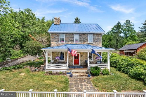 36930 Charles Town Pike, HILLSBORO, VA, 20132-2782 | Card Image
