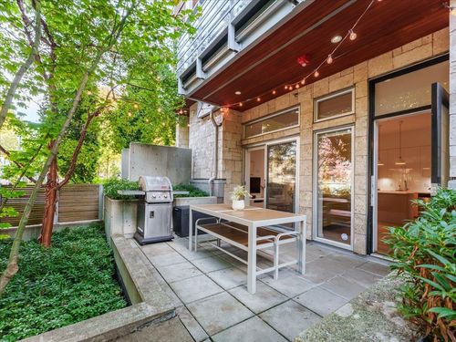 352 7th Ave E, Vancouver, BC, V5T3L8 | Card Image