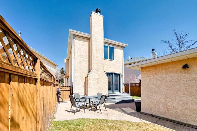 207 Coachway Rd Sw, House other with 3 bedrooms, 3 bathrooms and 2 parking in Calgary AB | Image 43