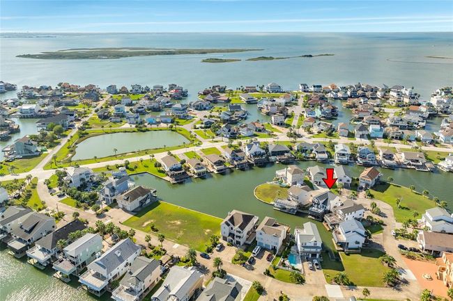 539 Sunset Cir, House other with 3 bedrooms, 3 bathrooms and 2 parking in Tiki Island TX | Image 4
