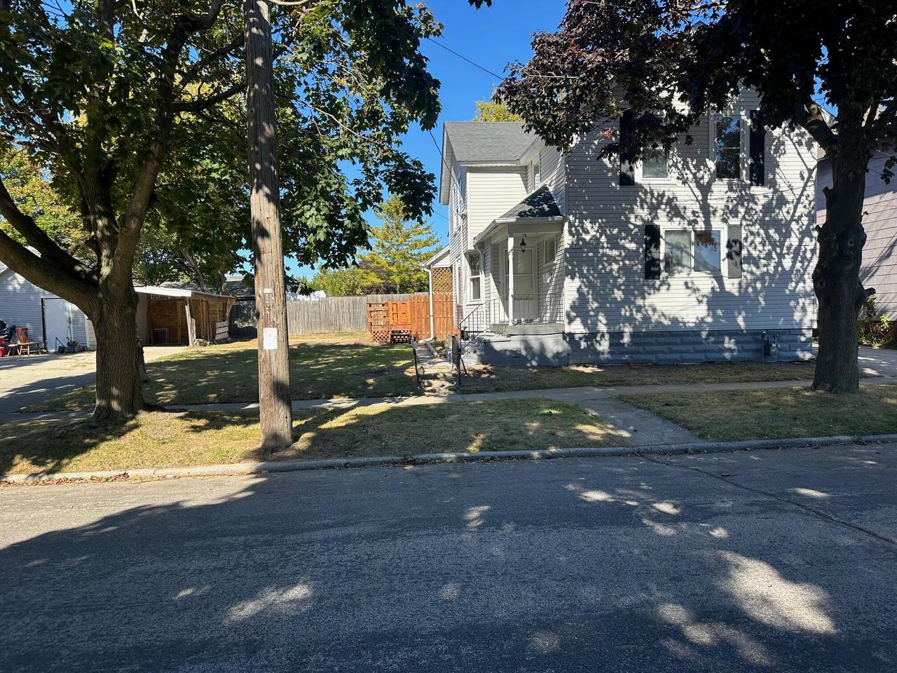 Hamilton St, Manitowoc, WI 54220
