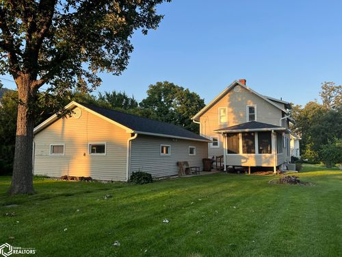 915 Elm St, Grinnell, IA, 50112-2036 | Card Image