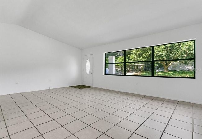 Living Room | Image 7