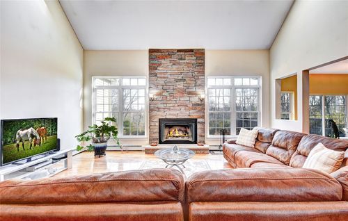 5 Orchard View Dr, Marlboro, NY, 12542-5653 | Card Image