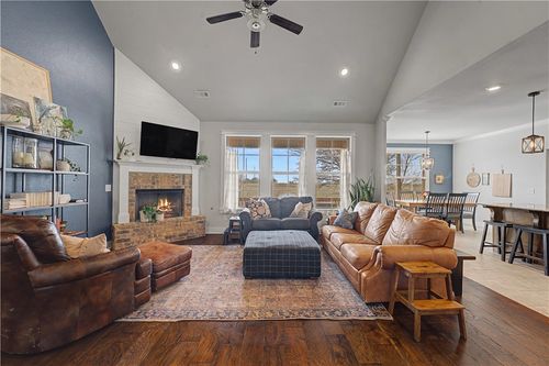 908 E Fallon St, Siloam Springs, AR, 72761-6036 | Card Image