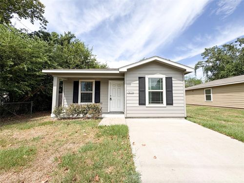 3216 Moore Ave, Bay City, TX, 77414-7051 | Card Image