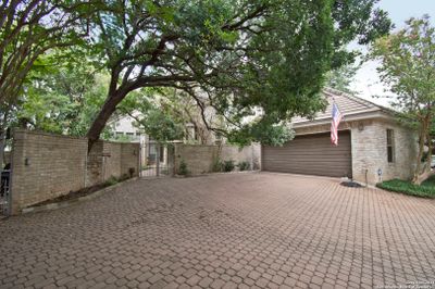 7 &amp; 9 Scarborough Sq, House other with 3 bedrooms, 2 bathrooms and null parking in San Antonio TX | Image 2