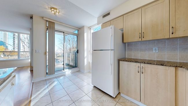 204 - 60 Disera Dr, Condo with 2 bedrooms, 2 bathrooms and null parking in Vaughan ON | Image 18