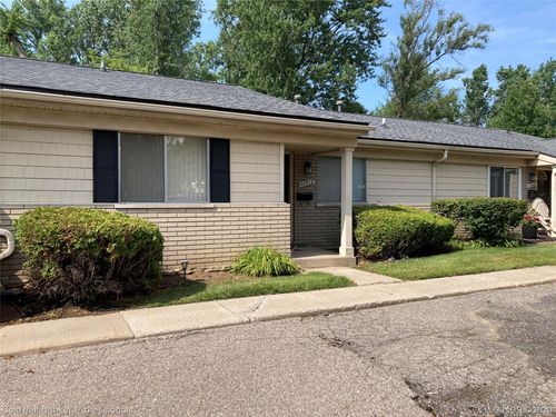 26572 Franklin Pointe Dr, Southfield, MI, 48034-5604 | Card Image