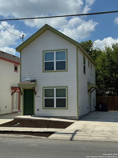 bldg-1-631 E Carolina St, San Antonio, TX, 78210-1821 | Card Image