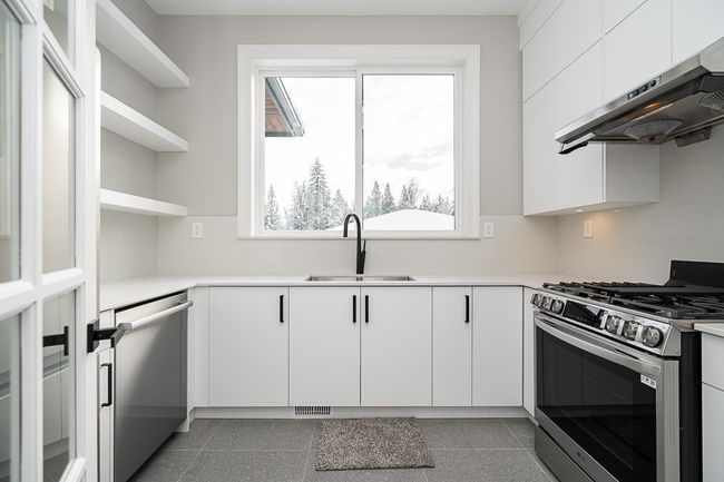 12230 267 St, House other with 8 bedrooms, 9 bathrooms and 3 parking in Maple Ridge BC | Image 19