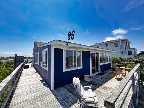 94 Oakland Ave, Amityville, NY, 11701 | Card Image