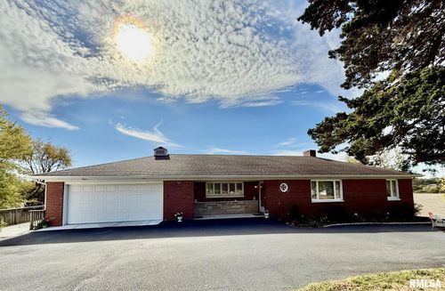 522 W Main St, Toulon, IL, 61483-8677 | Card Image