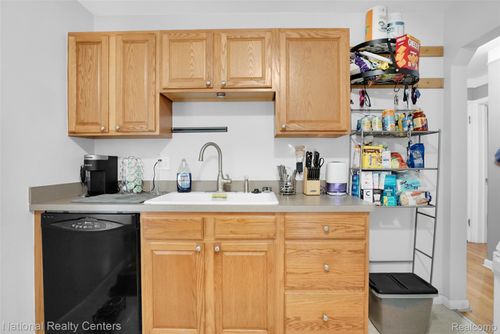 951 E Garfield Ave, Hazel Park, MI, 48030-1241 | Card Image