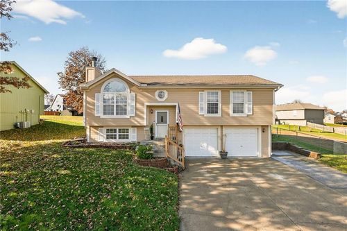 806 Pine Crest Ave, Kearney, MO, 64060-7586 | Card Image