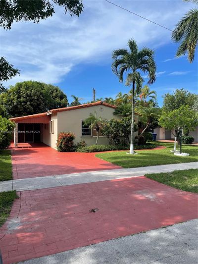 901 Ne 5th St, House other with 3 bedrooms, 3 bathrooms and null parking in Hallandale Beach FL | Image 1